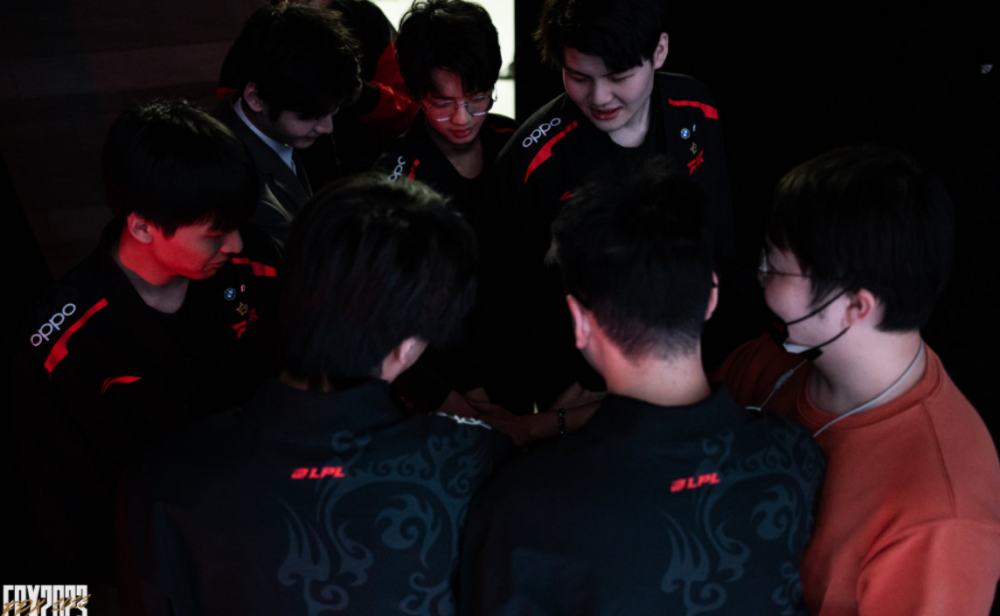 手日益受到 手日益受到